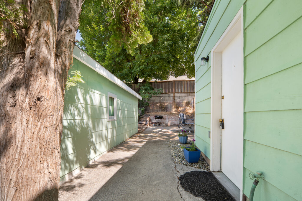 P1245442
